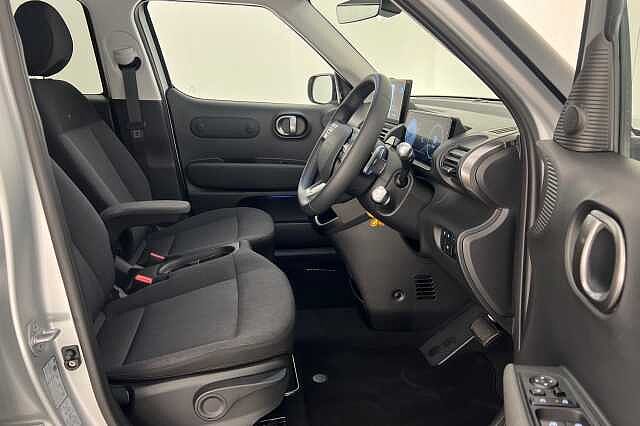 Hyundai INSTER 85kW 02 49kWh 5dr Auto Aero Silver