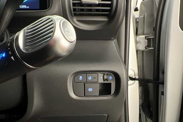 Hyundai INSTER 85kW 02 49kWh 5dr Auto Aero Silver