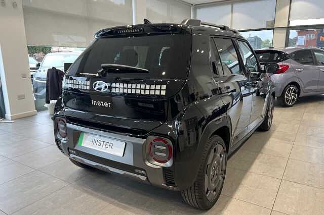 Hyundai INSTER 85kW Cross 49kWh 5dr Auto Abyss Black