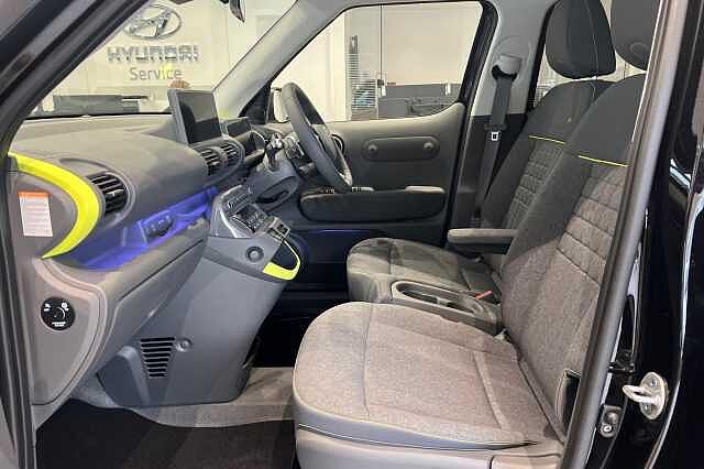 Hyundai INSTER 85kW Cross 49kWh 5dr Auto Abyss Black