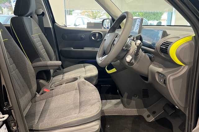 Hyundai INSTER 85kW Cross 49kWh 5dr Auto Abyss Black