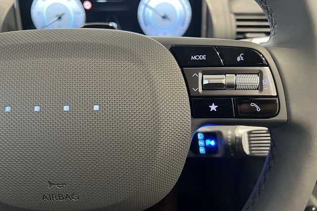 Hyundai INSTER 85kW Cross 49kWh 5dr Auto Abyss Black