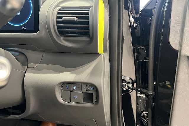 Hyundai INSTER 85kW Cross 49kWh 5dr Auto Abyss Black