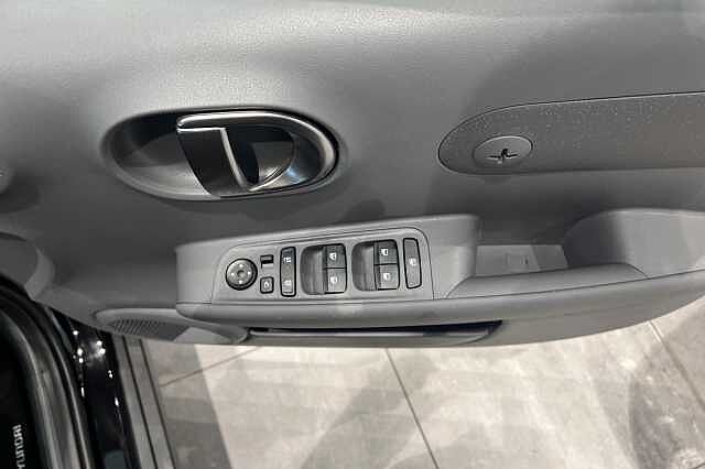 Hyundai INSTER 85kW Cross 49kWh 5dr Auto Abyss Black
