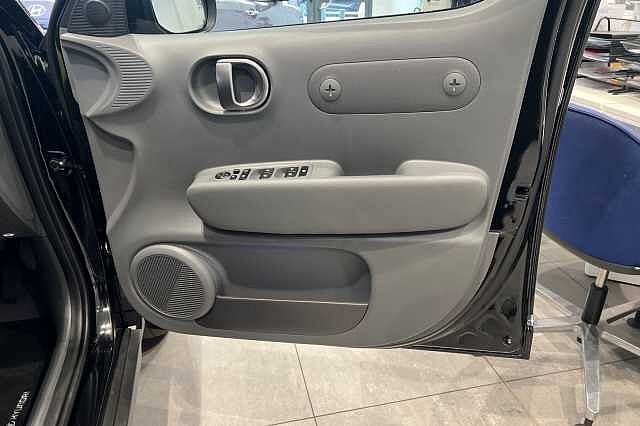 Hyundai INSTER 85kW Cross 49kWh 5dr Auto Abyss Black