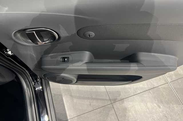 Hyundai INSTER 85kW Cross 49kWh 5dr Auto Abyss Black