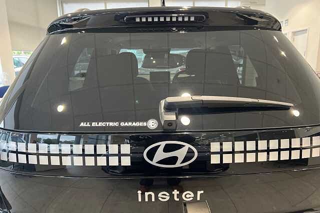 Hyundai INSTER 85kW Cross 49kWh 5dr Auto Abyss Black
