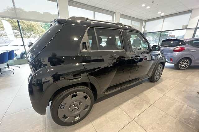 Hyundai INSTER 85kW Cross 49kWh 5dr Auto Abyss Black