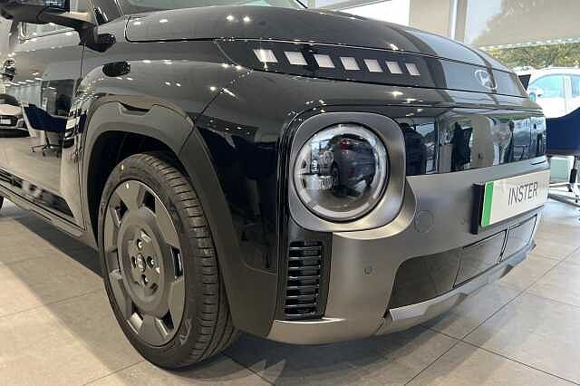 Hyundai INSTER 85kW Cross 49kWh 5dr Auto Abyss Black