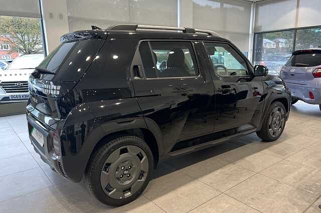 Hyundai INSTER 85kW Cross 49kWh 5dr Auto Abyss Black