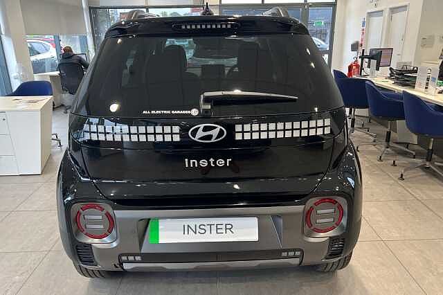 Hyundai INSTER 85kW Cross 49kWh 5dr Auto Abyss Black